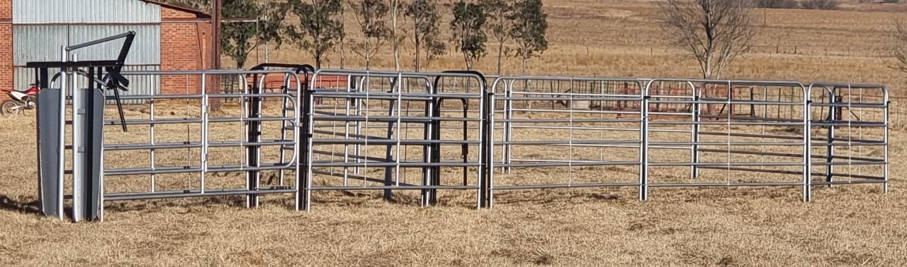 RAU portable cattle crush, kraal and head gate (Complete)